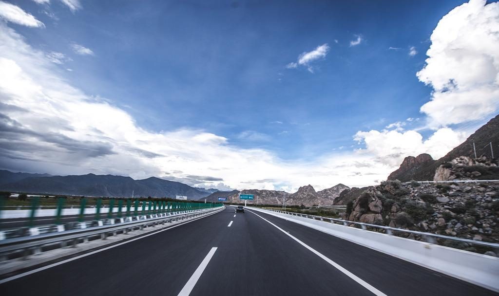 Open Nyingchi–Lhasa highway under blue sky