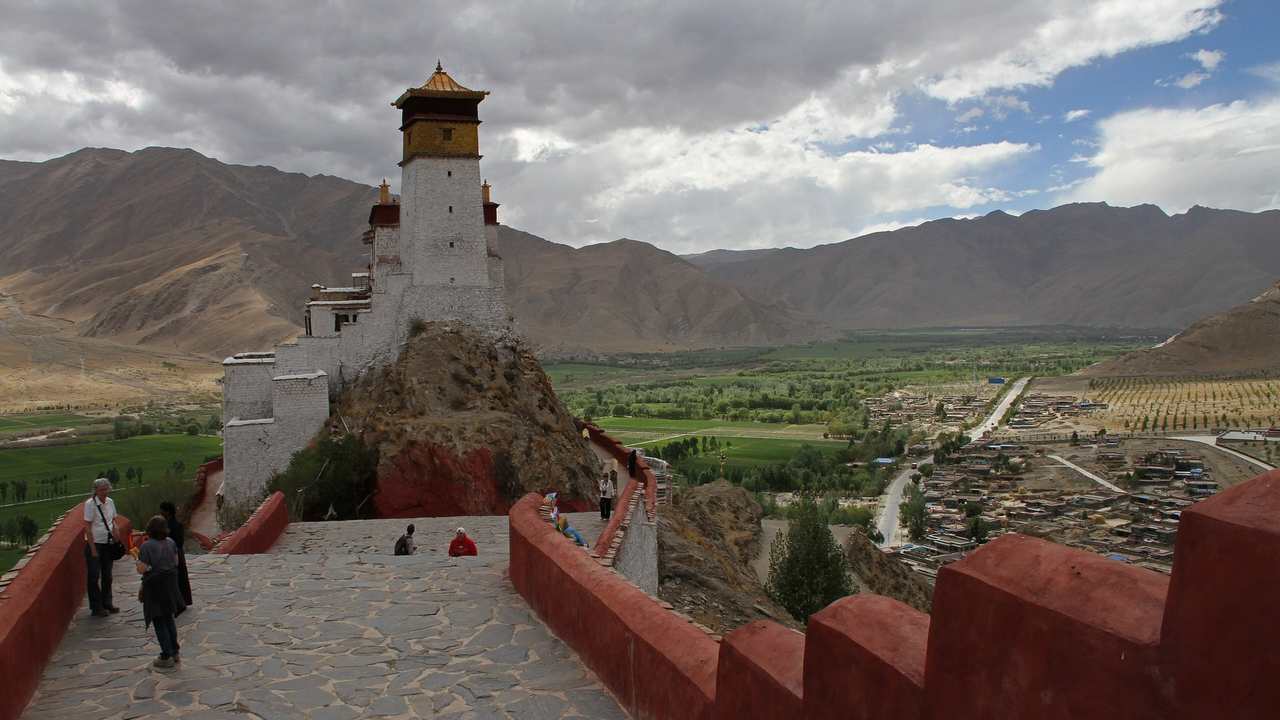 Yumbulagang, Yarlung Valley