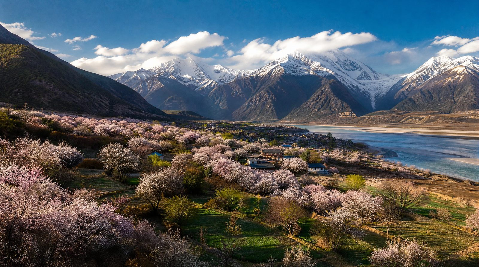 Amazing G318: 10 Days Sichuan Tibet Epic Overland Tour in Small Group